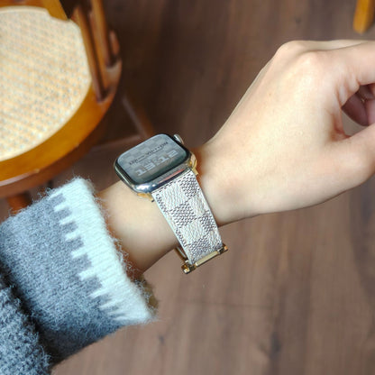 Suitable for Apple Watch 678910 Generation V-Shaped Magnetic Buckle Strap iWatch S11 Lizard Pattern Plaid Leather Wristband