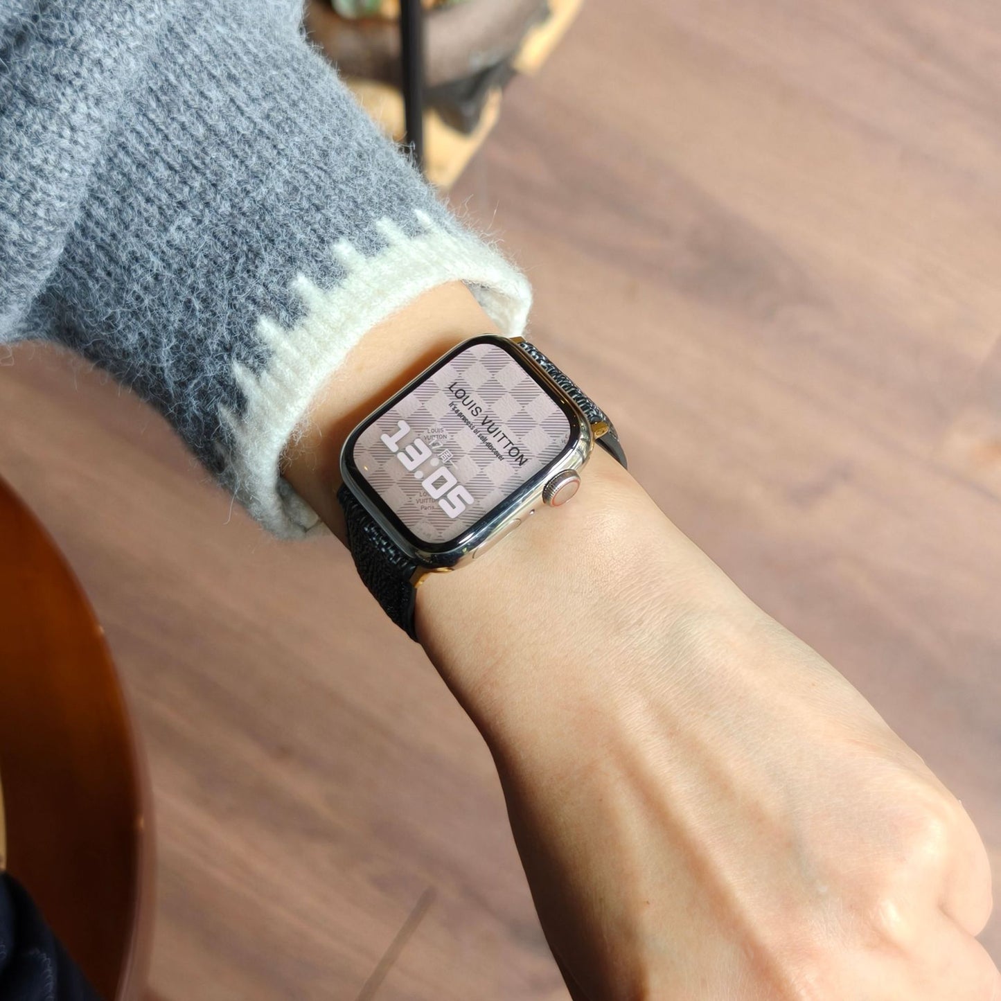 Suitable for Apple Watch 678910 Generation V-Shaped Magnetic Buckle Strap iWatch S11 Lizard Pattern Plaid Leather Wristband