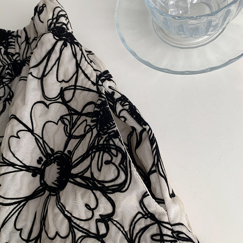 Ju Zhi 2026 Early Spring Velvet Skirt for Women, Heavy Craftsmanship, Niche Retro French High-Waisted Mid-Length A-Line Skirt 1572