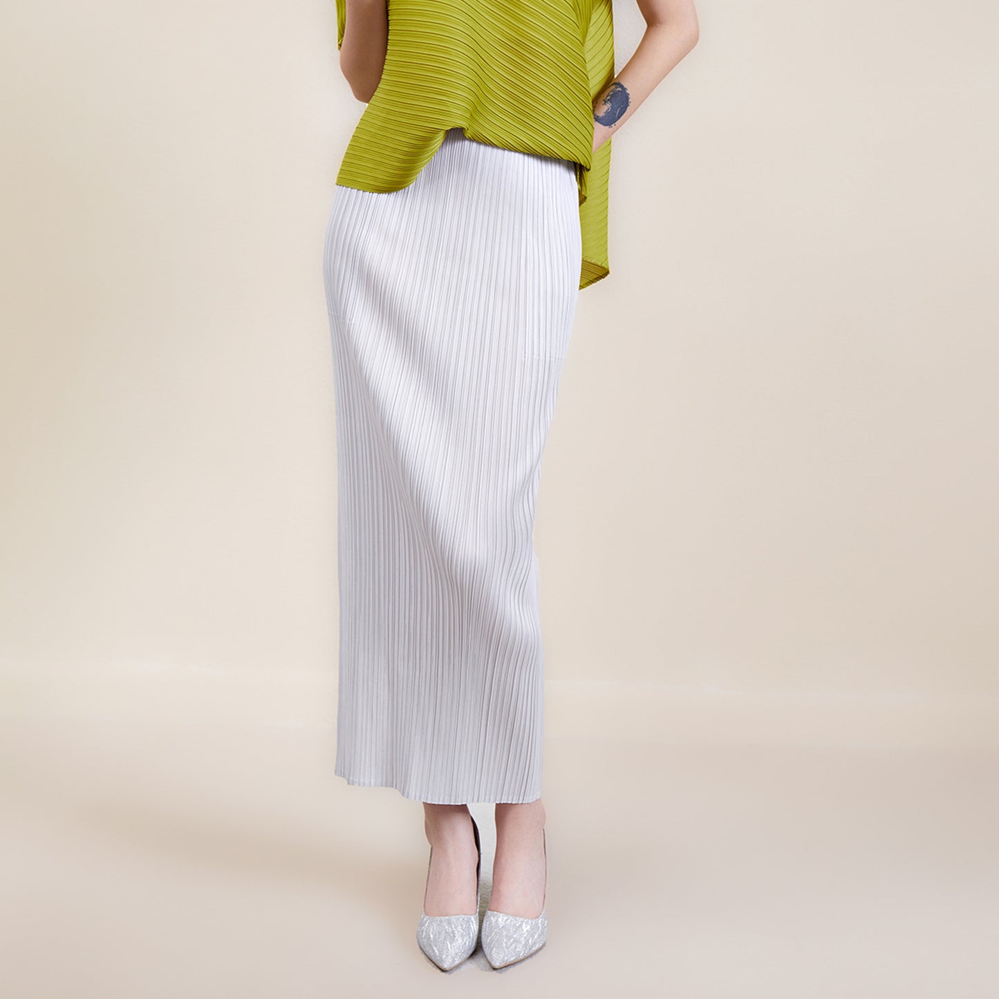 Miyake Simple Solid Color Skirt 2024 Spring and Summer New Pleated Straight Skirt Slimming Look Covering the Crotch Work Clothing Style Hip Skirt