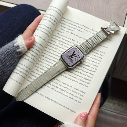 Suitable for Apple Watch 678910 Generation V-Shaped Magnetic Buckle Strap iWatch S11 Lizard Pattern Plaid Leather Wristband