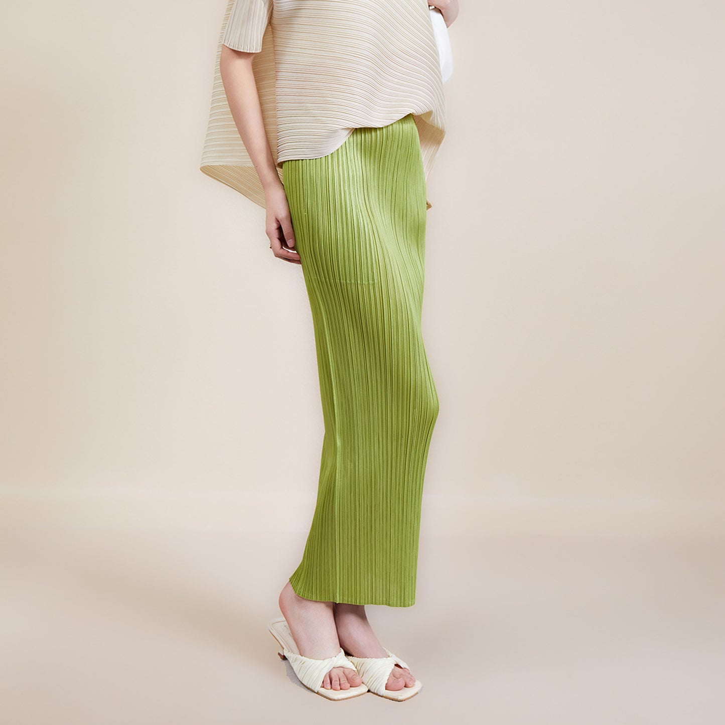 Miyake Simple Solid Color Skirt 2024 Spring and Summer New Pleated Straight Skirt Slimming Look Covering the Crotch Work Clothing Style Hip Skirt