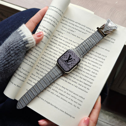 Suitable for Apple Watch 678910 Generation V-Shaped Magnetic Buckle Strap iWatch S11 Lizard Pattern Plaid Leather Wristband