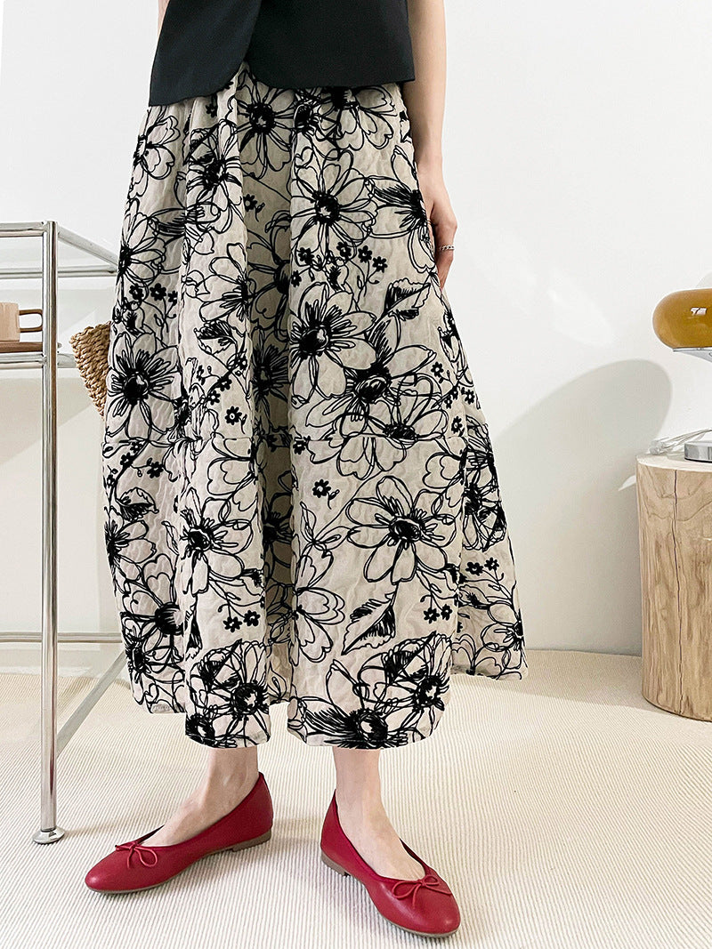Ju Zhi 2026 Early Spring Velvet Skirt for Women, Heavy Craftsmanship, Niche Retro French High-Waisted Mid-Length A-Line Skirt 1572