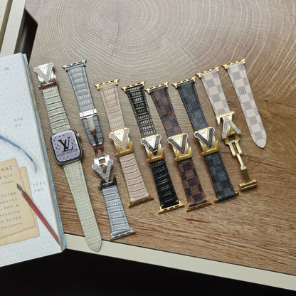 Suitable for Apple Watch 678910 Generation V-Shaped Magnetic Buckle Strap iWatch S11 Lizard Pattern Plaid Leather Wristband