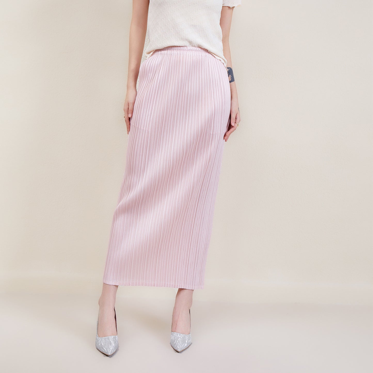 Miyake Simple Solid Color Skirt 2024 Spring and Summer New Pleated Straight Skirt Slimming Look Covering the Crotch Work Clothing Style Hip Skirt