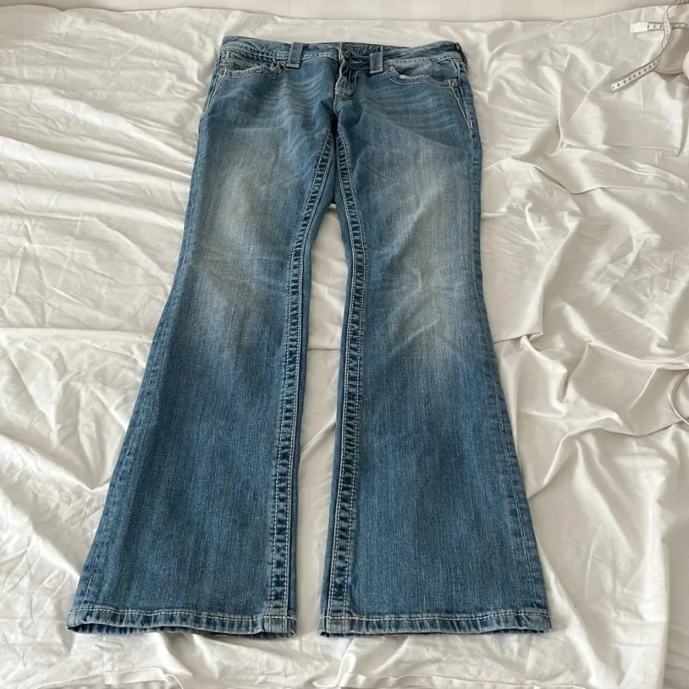 Y2K New Wings Graphic Embroidery Rhinestone Slim Fit Jeans Women Harajuku Sexy Flared Jeans Goth Light Blue Denim Trousers Pants