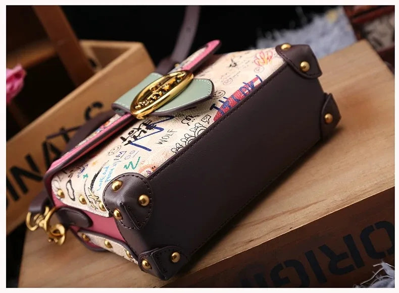 Bear bag 2025 new fashion niche portable small square bag women's bag messenger bag