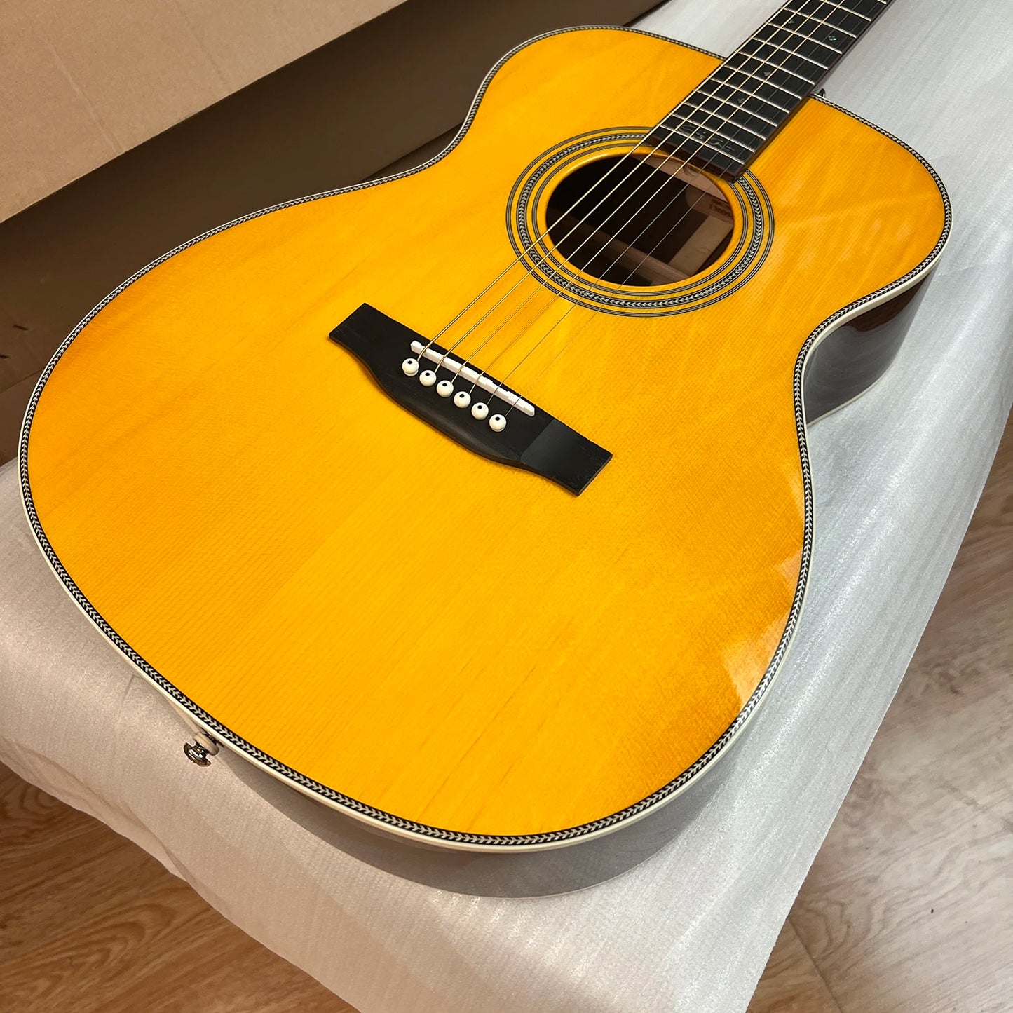 Acoustic Guitar 000 28EC Eric Clapton Signature Model 1997 Acoustic Guitar