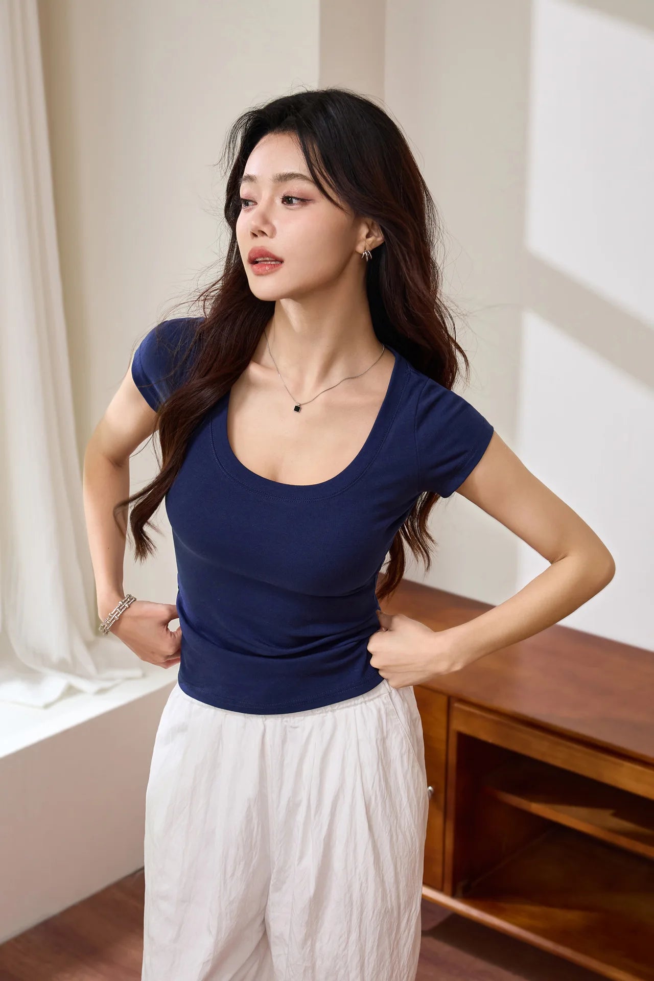 Cotton short sleeved women's T-shirt for summer, slim fit and slimming, versatile waist design, front shoulder, U-neck
