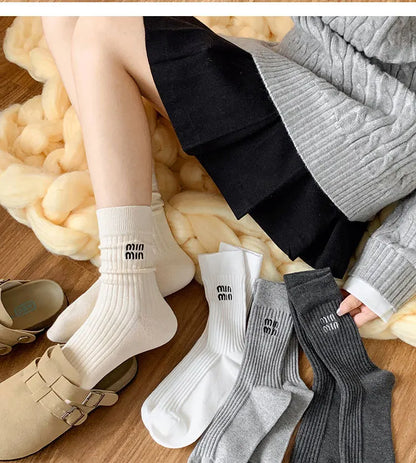 5 Pairs Winter Socks Women Brand Designer Fashion Stockings Socks Luxury Embroidered Letter Mid Tube Socks