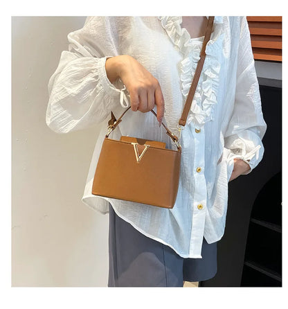 New Fashionable V Decor Shoulder Bag Trendy Ins Bucket Crossbody Handbag For Women