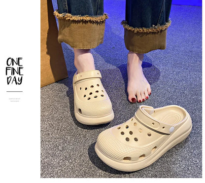 A Pair of Women's Fashionable Clogs, Women's Wear-Resistant and Comfortable Thick-Soled Beach Shoes, Outdoor Casual Trendy Women's Shoes