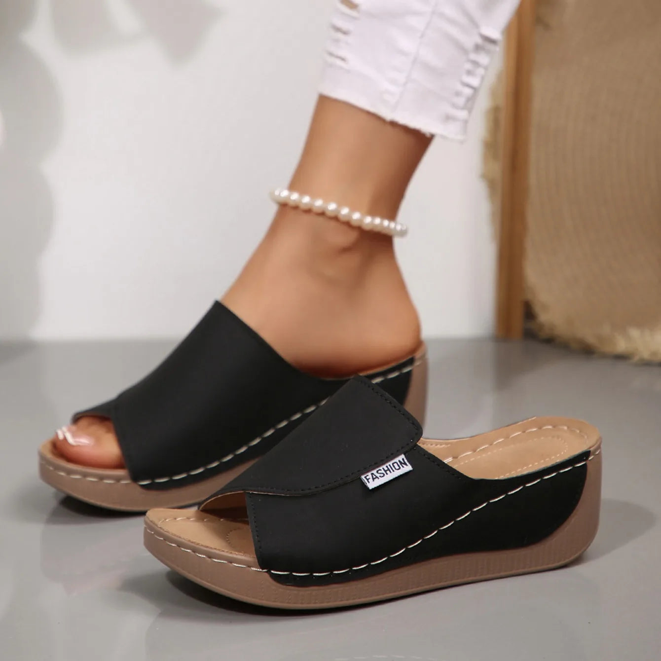 Women Wedge Slippers Summer 2025 New Fashion Slippers Open Toe Breathable Sandals Comfortable Buckle Woman Shoes Slides Women