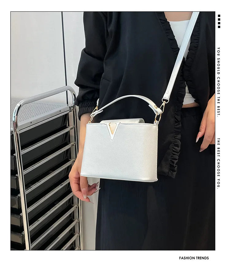 New Fashionable V Decor Shoulder Bag Trendy Ins Bucket Crossbody Handbag For Women
