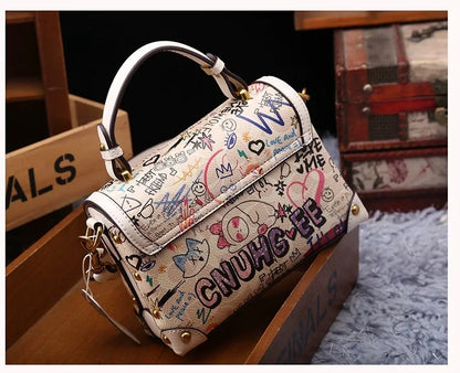 Bear bag 2025 new fashion niche portable small square bag women's bag messenger bag