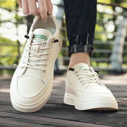 New Style White Sneakers for Men, Korean Version, Trendy Platform Shoes, Versatile for All Occasions, Sporty and Casual Shoes