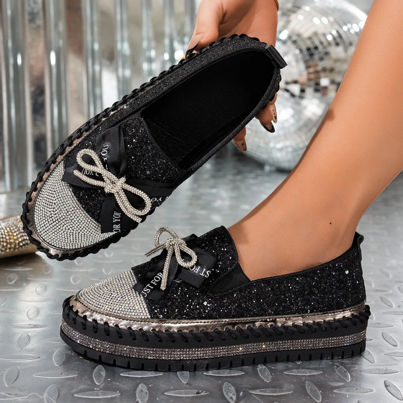 Women Sneakers 2025 New Luxury Crystals Bowknot Loafers Sequined Flat Platform Shoes Couple Fashion Plus Size Sneakers Women
