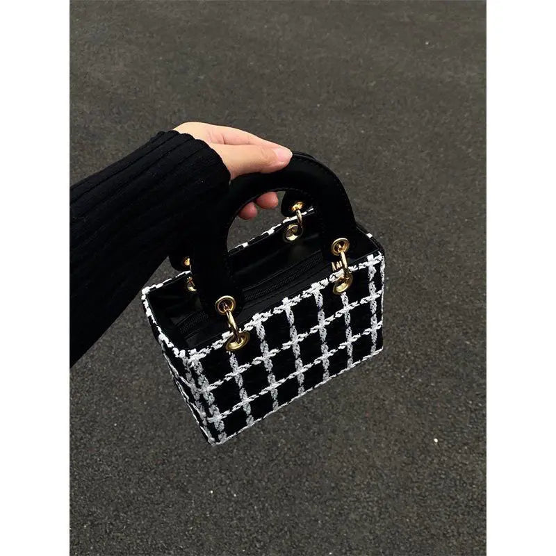 New advanced bag woolen cloth 2025 new niche design Crossbody bag online celebrity explosions Joker portable Diana handbag