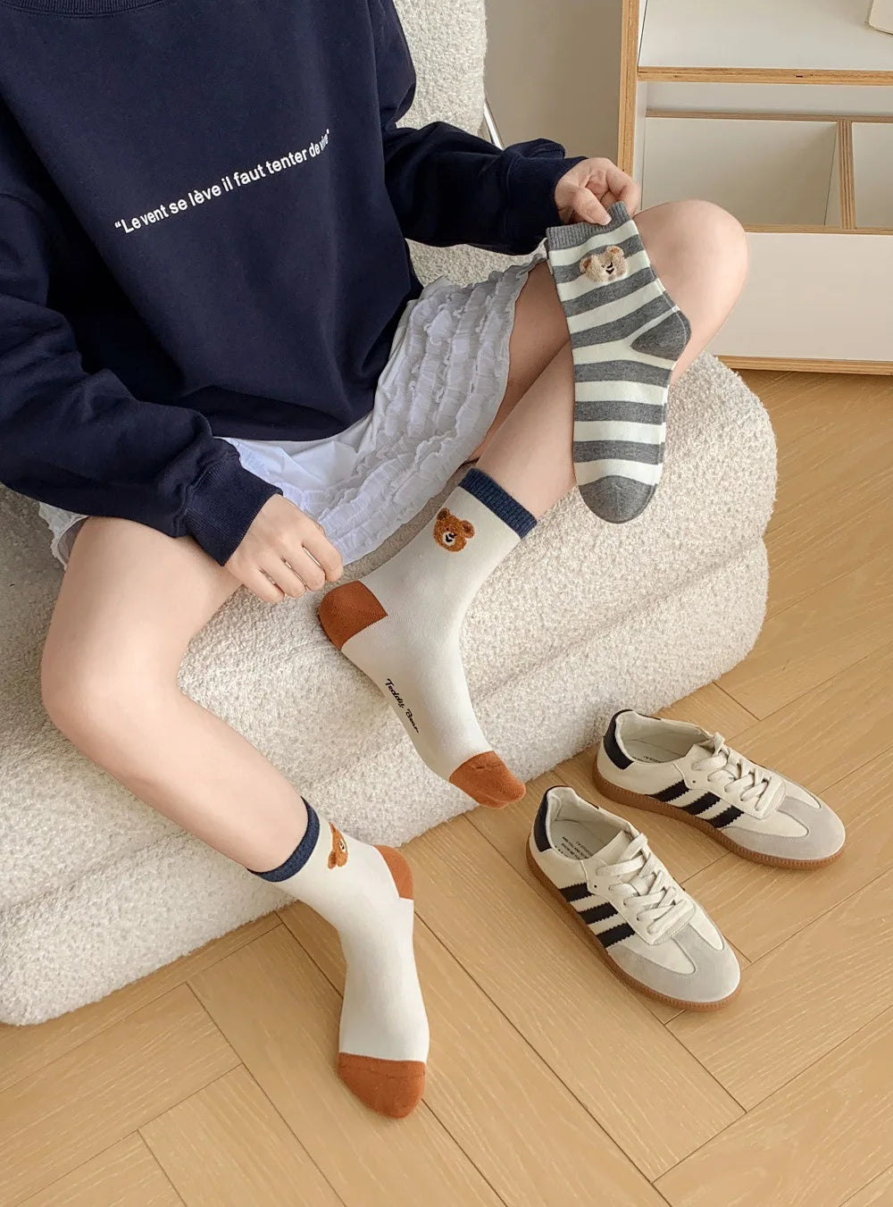 1 pair of men's and women's socks, cartoon gentleman bear cotton Harajuku skateboard socks, novel and breathable Christmas gifts
