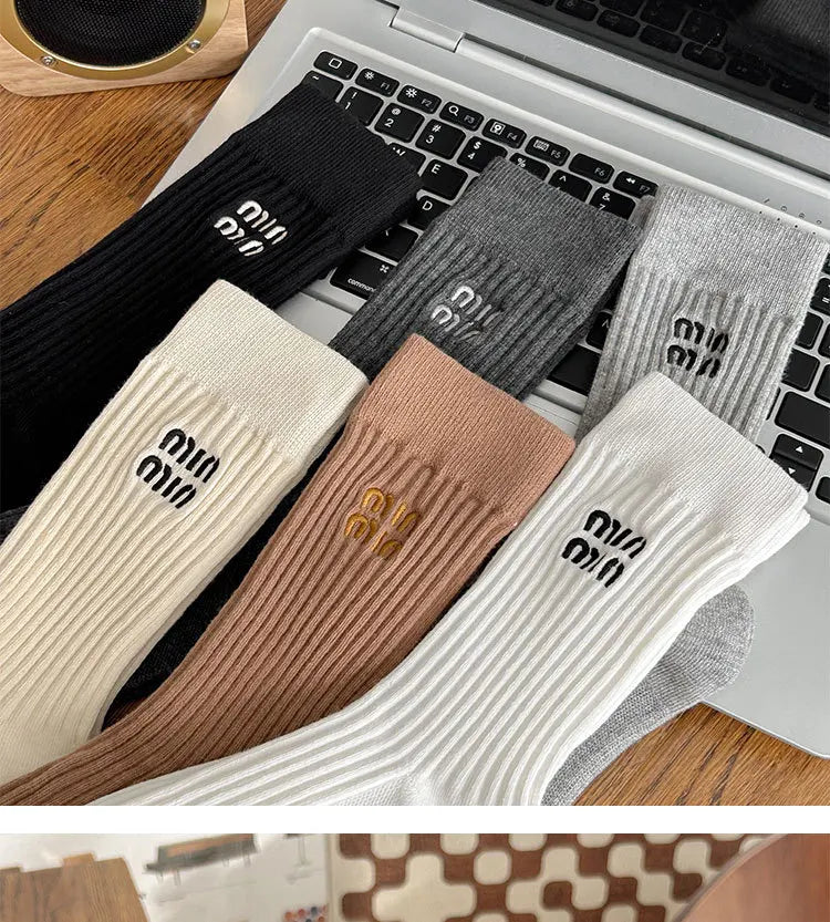 5 Pairs Winter Socks Women Brand Designer Fashion Stockings Socks Luxury Embroidered Letter Mid Tube Socks
