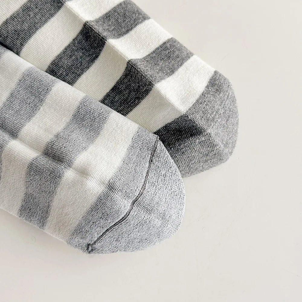 1 pair of men's and women's socks, cartoon gentleman bear cotton Harajuku skateboard socks, novel and breathable Christmas gifts