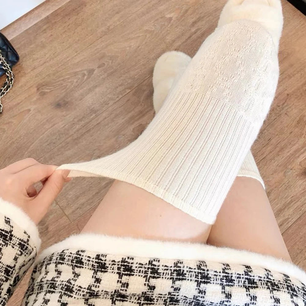 Women Classic Striped Knee High Socks Autumn Black White Gray Thicken Warm Thigh Socks Fashionable Comfortable Long Stockings
