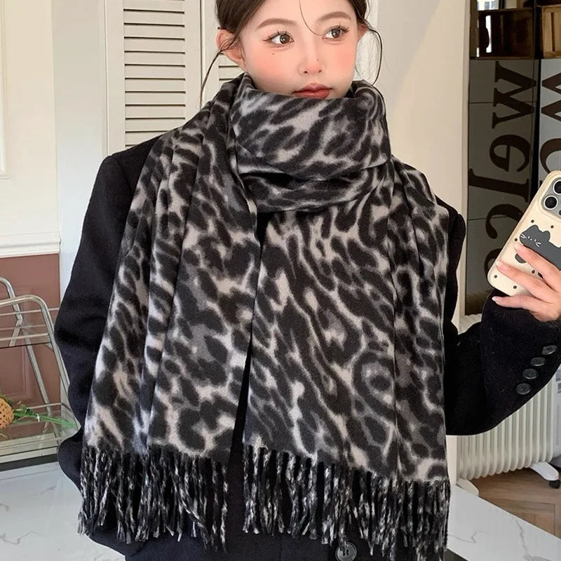 2025 New Retro Silk Leopard Pattern Scarf Lightweight Soft Warm Scarf Fashion Accessory for Women Men Vintage Style Winter Wear