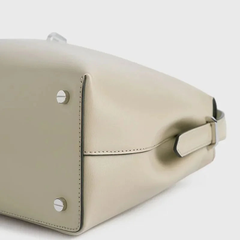 High Quality Messenger Bag 2025 New Large-capacity Fashion Light Luxury Niche Cowhide One-shoulder Commuter Female Bag