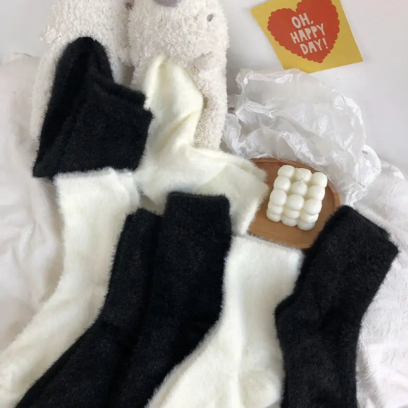 3/6 Pairs Women Autumn Winter Solid Color Plush Mid Tube Socks Warm and Thick Black White Soft Comfortable Casual Socks