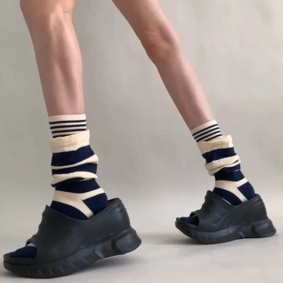 New Athletic Crew Dress Autumn Winter Sock Women Striped Versatile Pile Ankela Vertical Striped mid-calf New Trendy B8W167