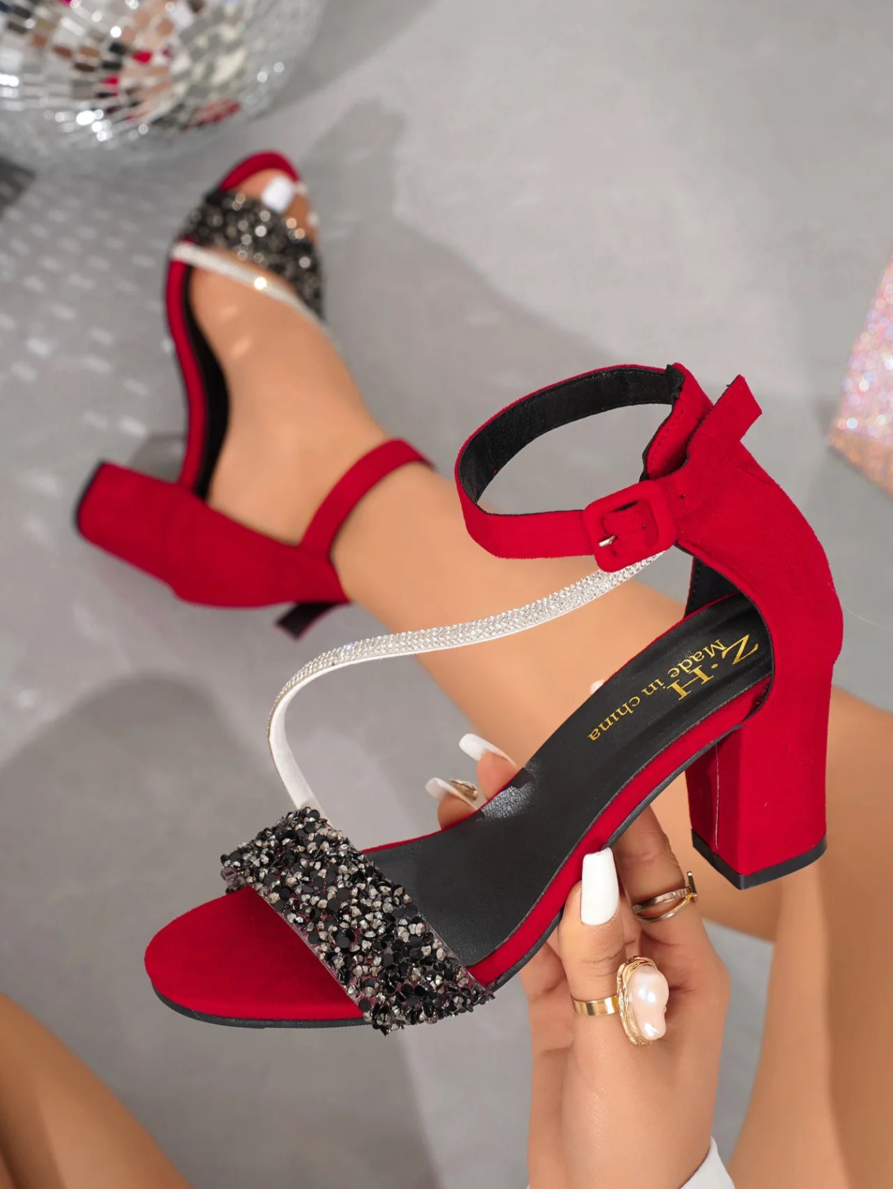 Women's  Summer Fashion Sandals Medium High Heel ne button Sandals Outdoor Fashion Sandals Women Heels Black Red Sandalias