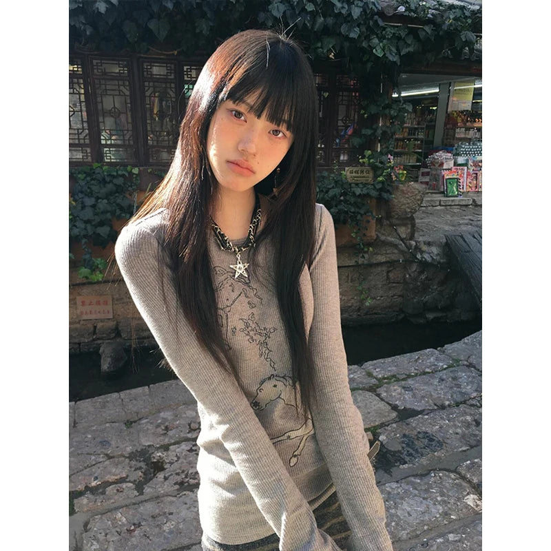 Tonngirls Japanese 2000s T-shirt Women Flare Sleeve Print Graphic Tops Warm Y2k Vintage Tee Tops Korean Style Tshirts Streetwear