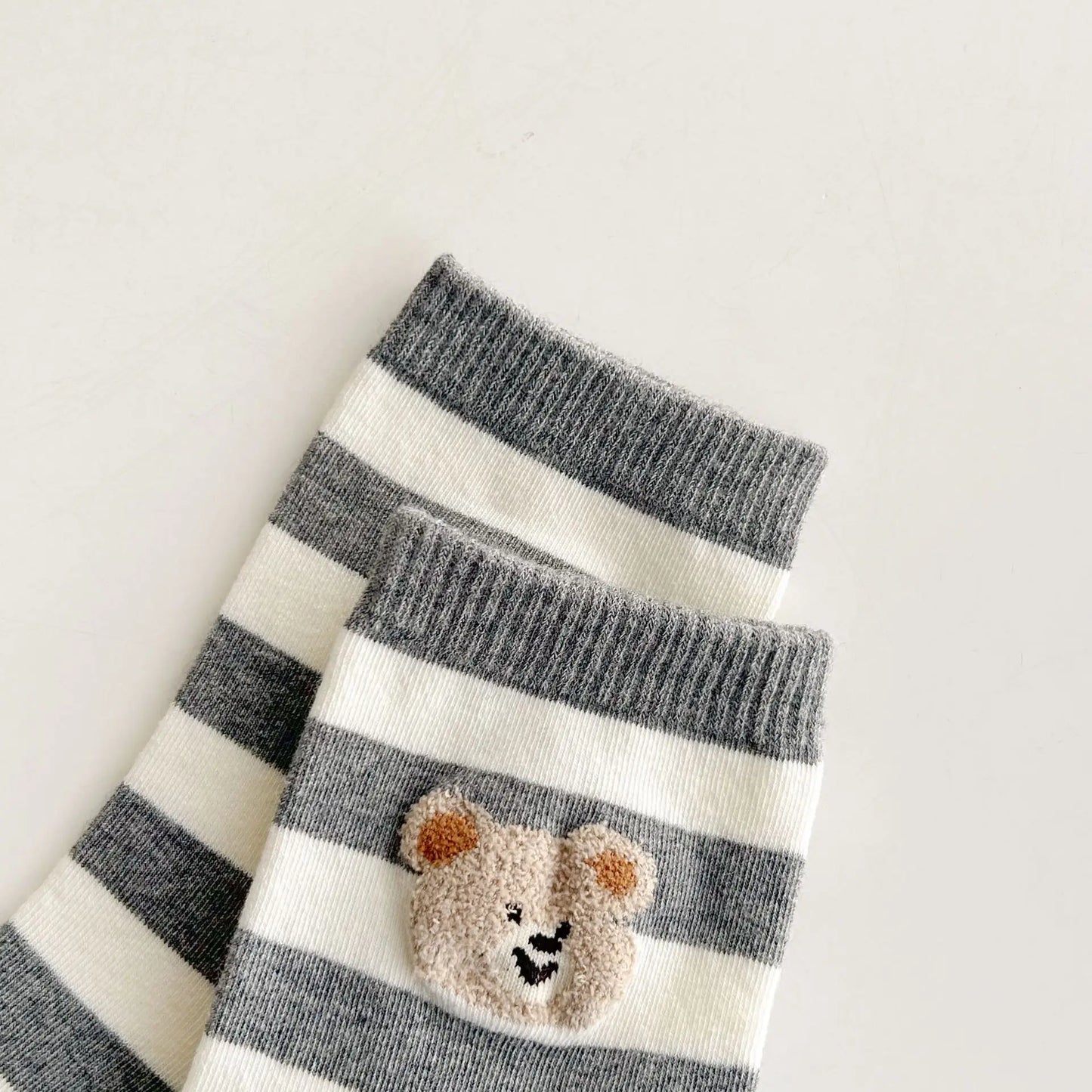 1 pair of men's and women's socks, cartoon gentleman bear cotton Harajuku skateboard socks, novel and breathable Christmas gifts