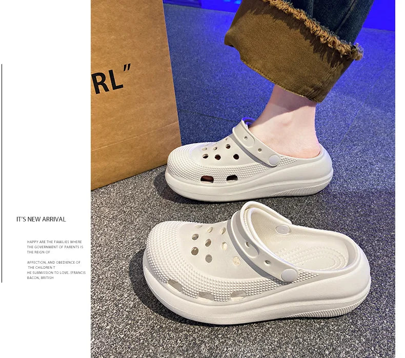 A Pair of Women's Fashionable Clogs, Women's Wear-Resistant and Comfortable Thick-Soled Beach Shoes, Outdoor Casual Trendy Women's Shoes