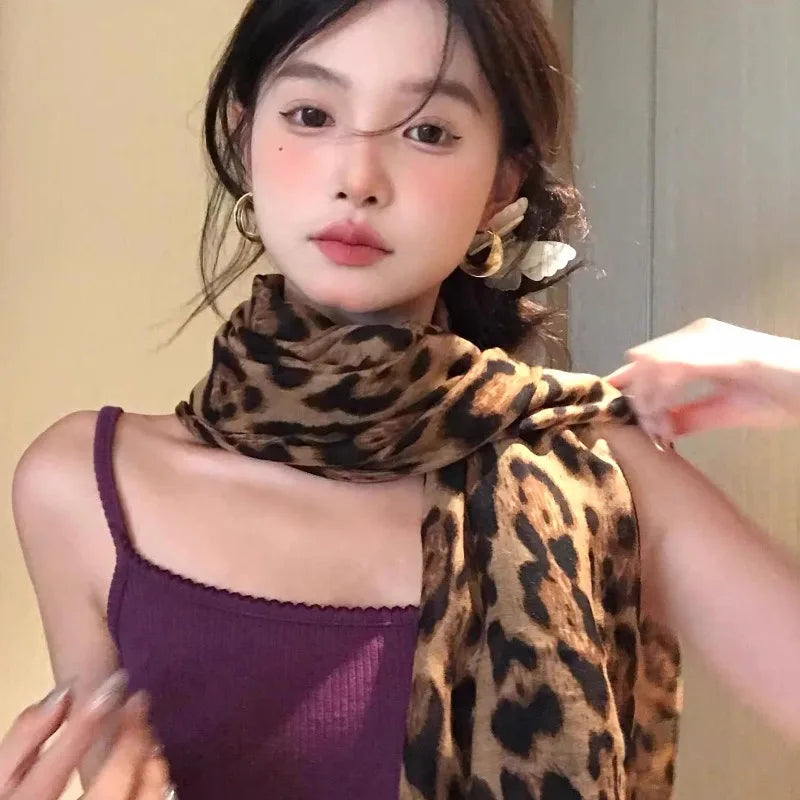 2025 New Retro Silk Leopard Pattern Scarf Lightweight Soft Warm Scarf Fashion Accessory for Women Men Vintage Style Winter Wear