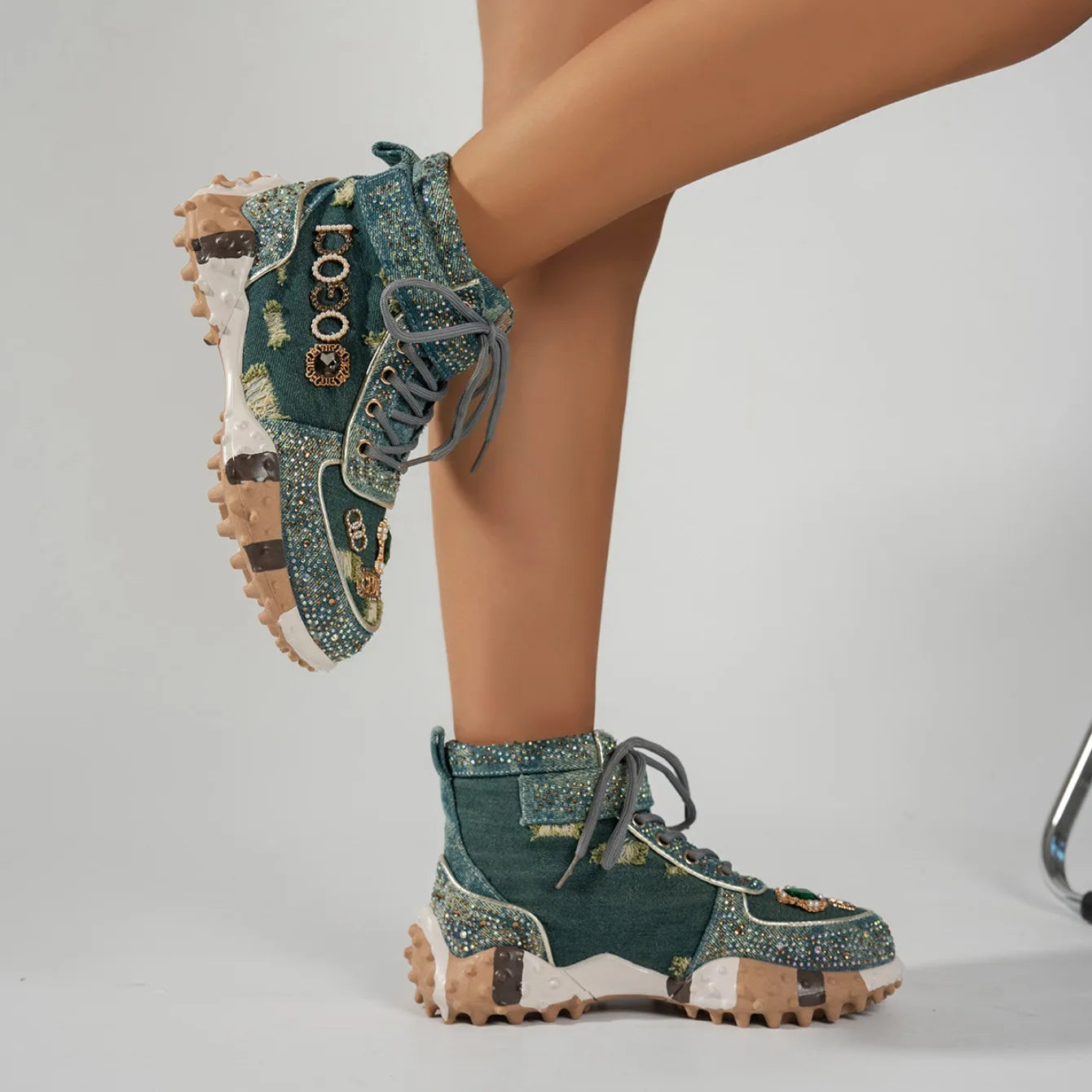 Luxury Rhinestone Casual Women's Sneakers High Top Thick Bottom Loafers 2026 Fashion Comfort Lace Up Women Shoes Tênis Feminino