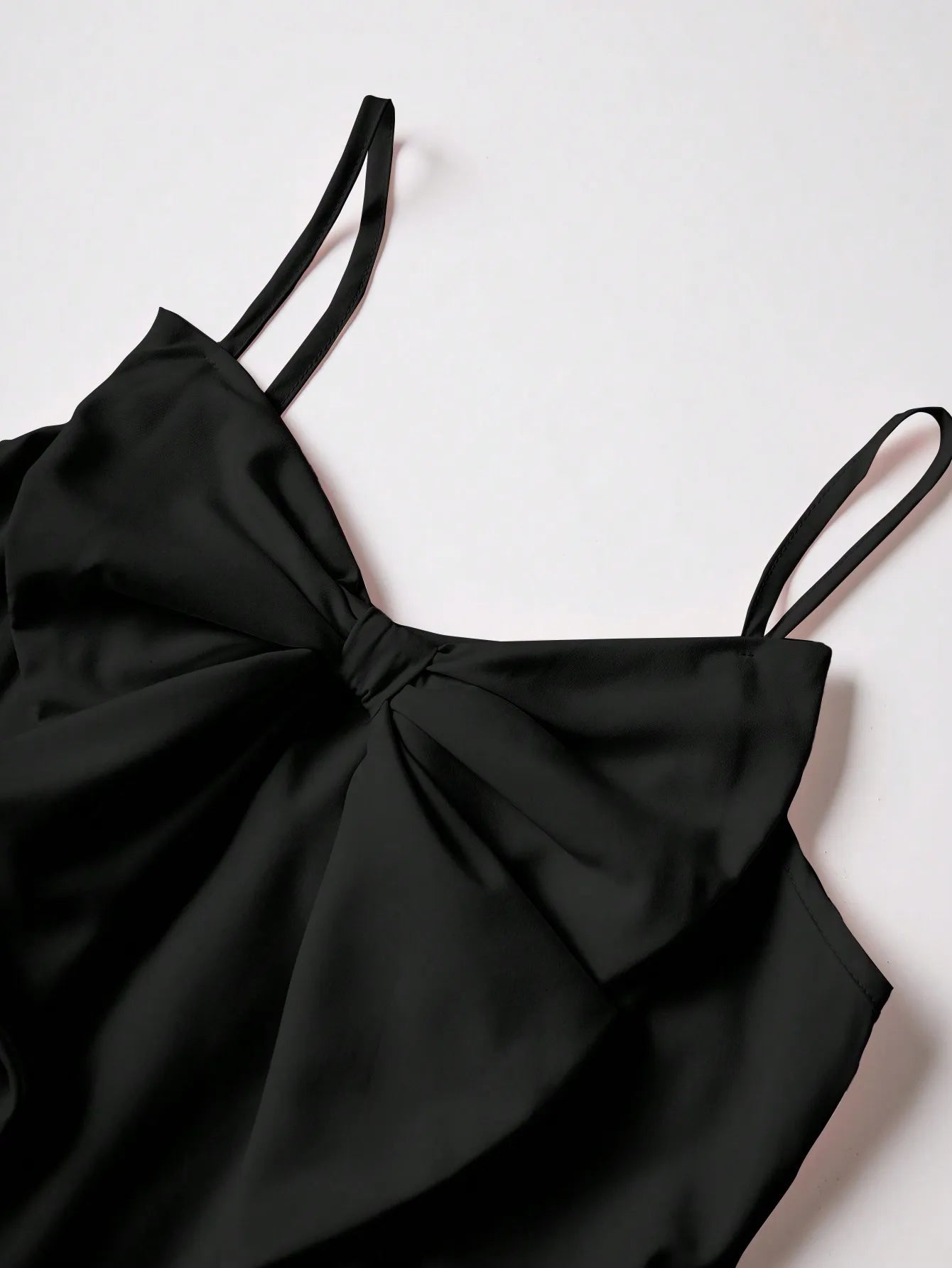 Fashionable women's waist cinched three-layer ruffle edge bow suspender dress