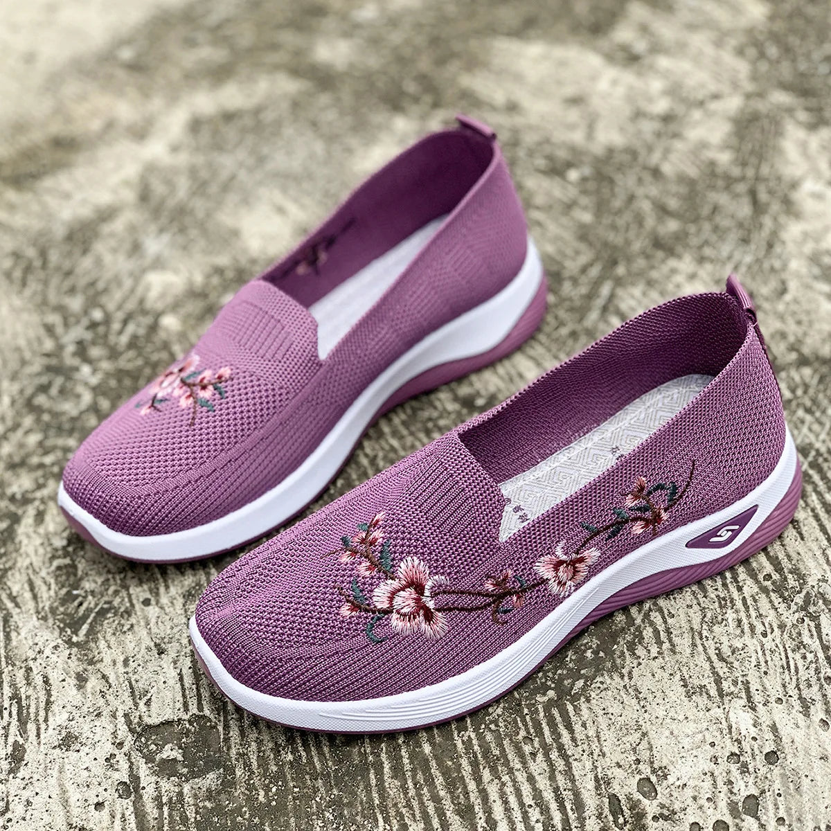 Lightweight Breathable Mesh Casual Shoes Comfortable Non Slip Soft Sole Sport Shoes Fashion Embroidered Large Size Women Shoes