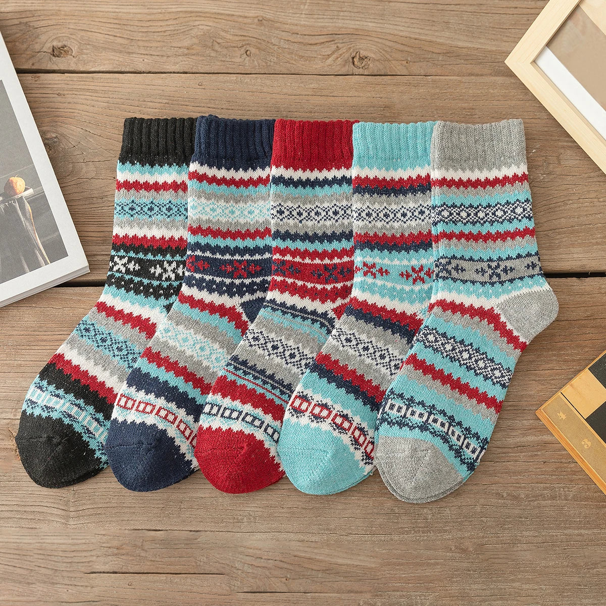 5 Pairs Lot New Man Women Socks Thick Warm Winter Socks Retro Style Flower Pattern Couple Models Free Size