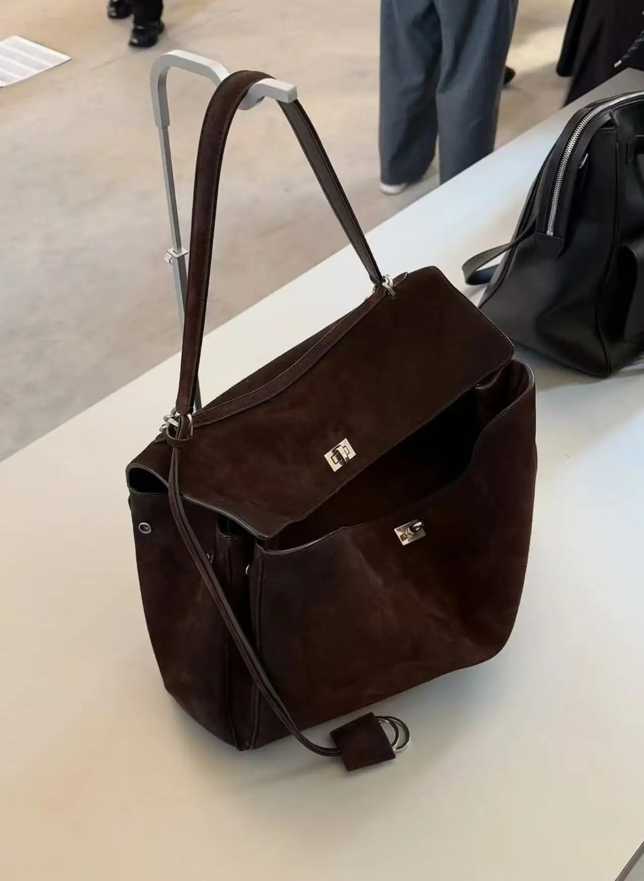25 New Soft Suede Tote Bag Large Capacity Frosted Cowhide Lock Bag Women's Crossbody Shoulder Bag