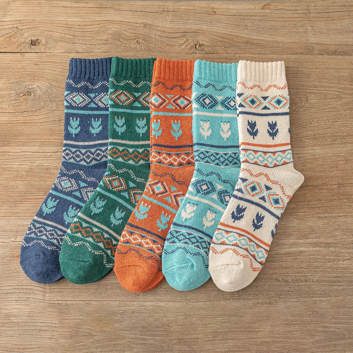5 Pairs Lot New Man Women Socks Thick Warm Winter Socks Retro Style Flower Pattern Couple Models Free Size