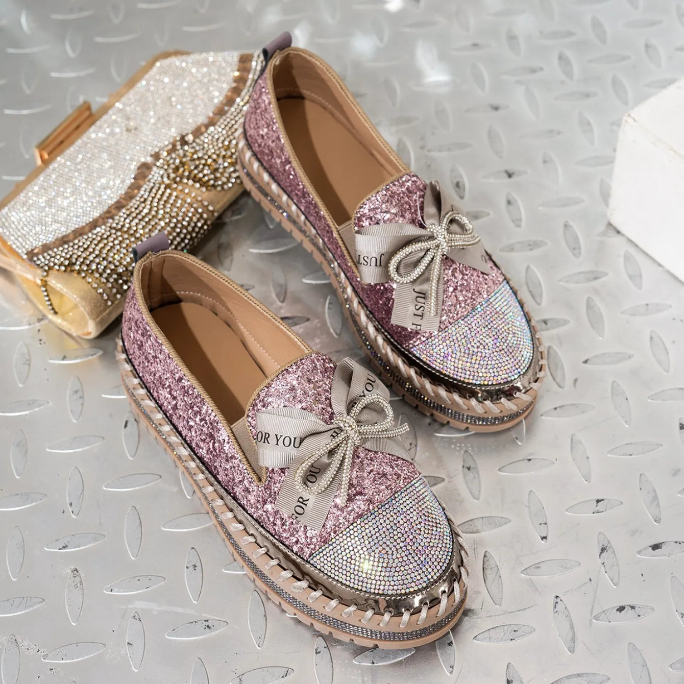 Women Sneakers 2025 New Luxury Crystals Bowknot Loafers Sequined Flat Platform Shoes Couple Fashion Plus Size Sneakers Women