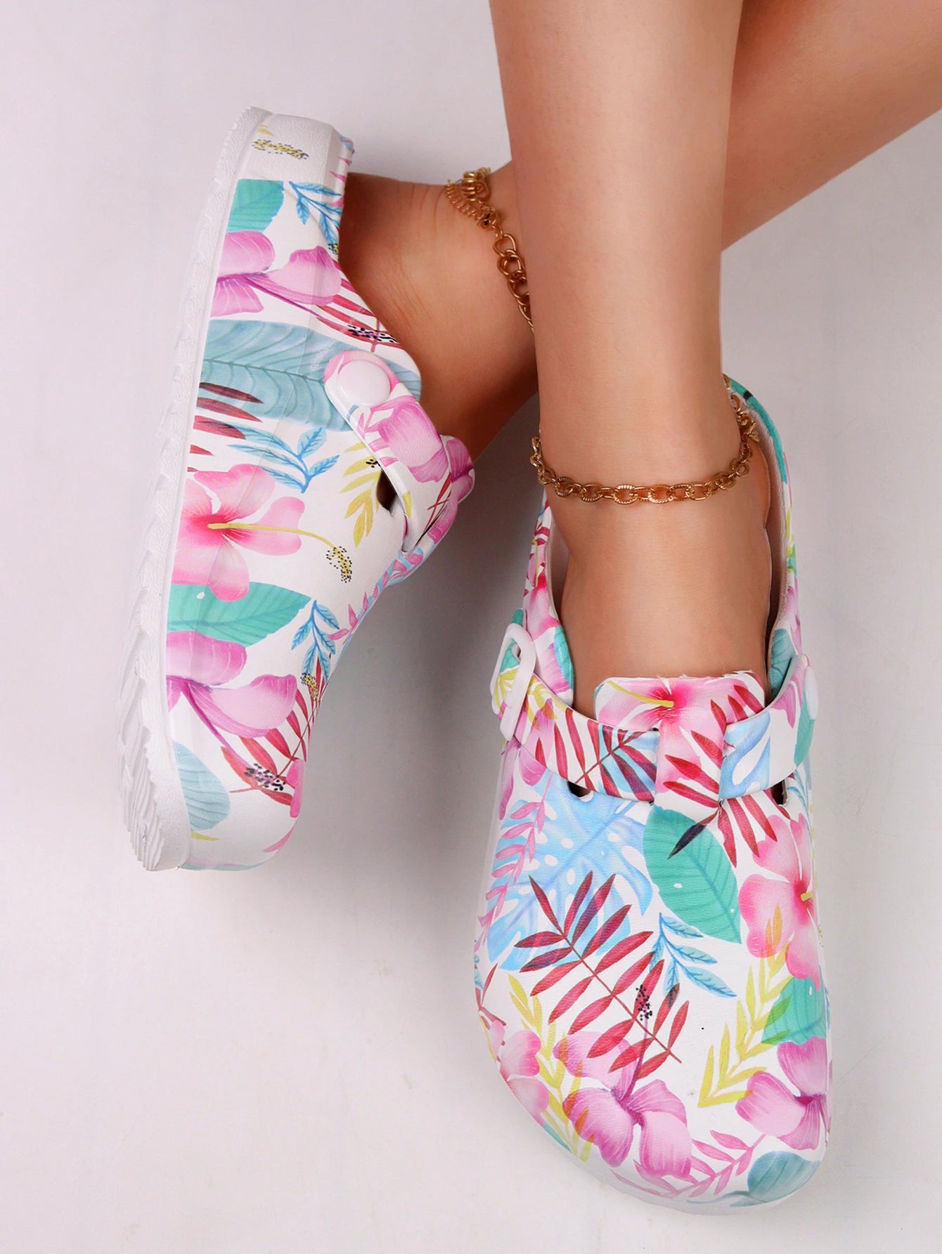 Women's Fashion Floral Print Clogs, Eva Summer Non-Slip Work Shoes, Lightweight Flat Soft Sole Adjustable Buckle Closed Toe Suitable for Beach Garden Autumn