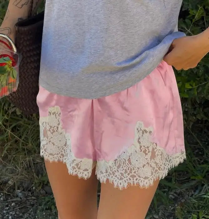 Women Lace Ruffled Solid White Shorts New Summer Autumn Fashion Sweet Satin Female Short Pants Holiday Beach Lady Clothing ﻿