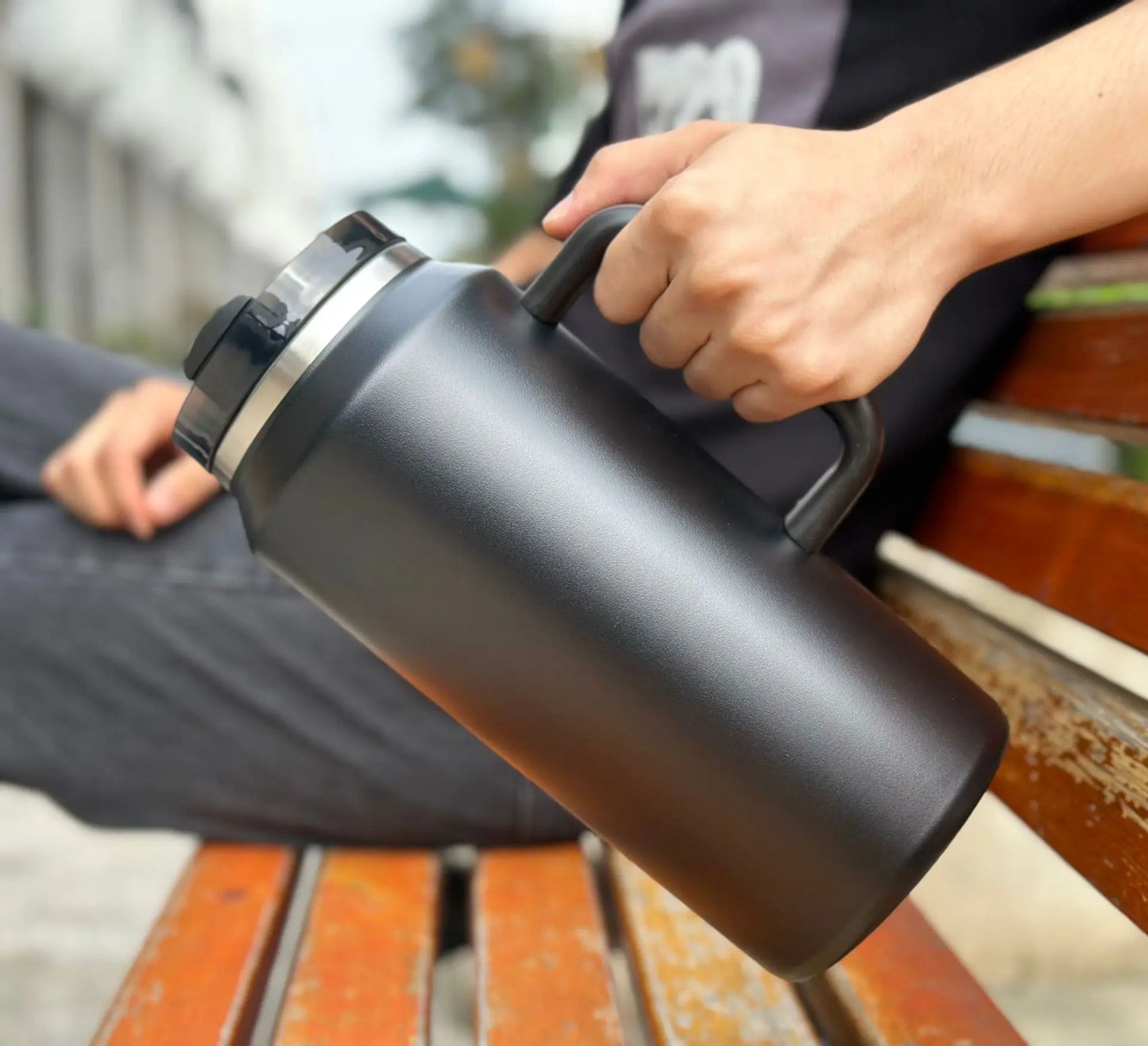 New 64OZ Handle Cup Double-layer Thermos Cup 304 Handle Car Water Cup with Straw for Hot and Cold Drinks, Camping and Sports