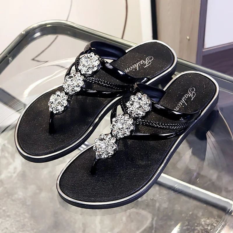 Women's Flip Flops Outdoor Sandals Anti-Slip Flat Bottom Pedal Beach Shoes Comfortable Slip-On Summer Footwear