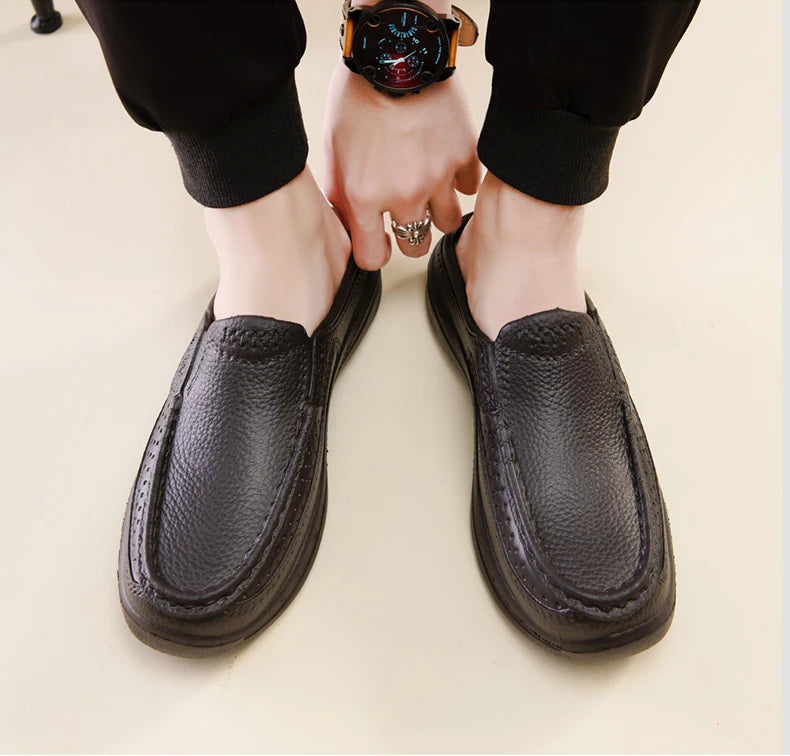 New Fashion Sandals High Quality Slippers Soft Sole Beach Sandals Men Slip On Driving Shoes Chef Shoes Breathable EVA Shoes