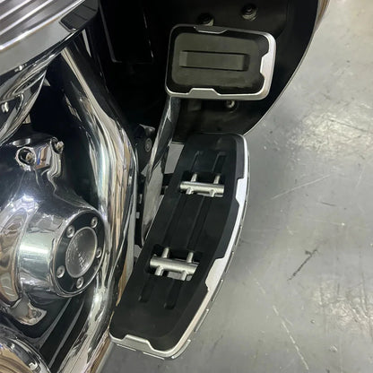 Fit For Harley Touring Road King Street Electra Glide Softail Deluxe FLD Fat Boy Trike 2024Motorcycle Rider Driver Footboard Kit