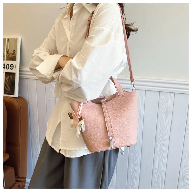 Popular and popular lychee patterned mother and child bucket bag for women, 2025 new casual retro handbag, casual commuting bag